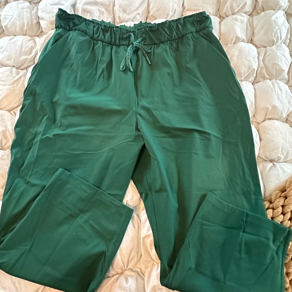 Lululemon Green Pants - cropped